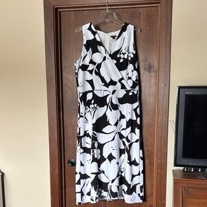 Black & White Floral Sleeveless Wrap Dress by Ann Taylor